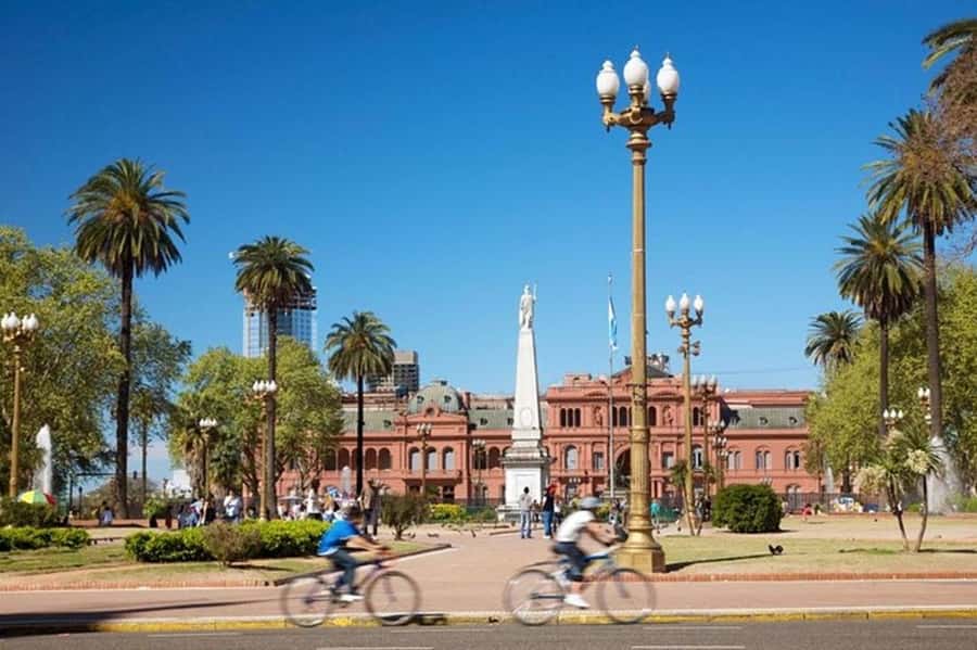 5hs Small Group City Tour of Buenos Aires with Street Food - Puerto Madero to Teatro Colón: Modern Edges and Grand Performances
