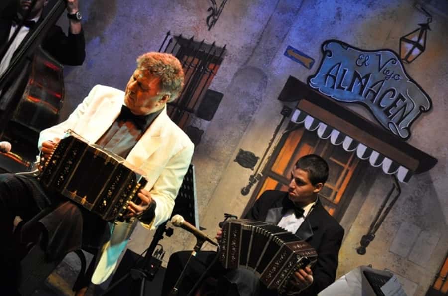 Buenos Aires: El Viejo Almacen Tango Show & optional Dinner - The tango show: dancers, musicians, and the sound between dances