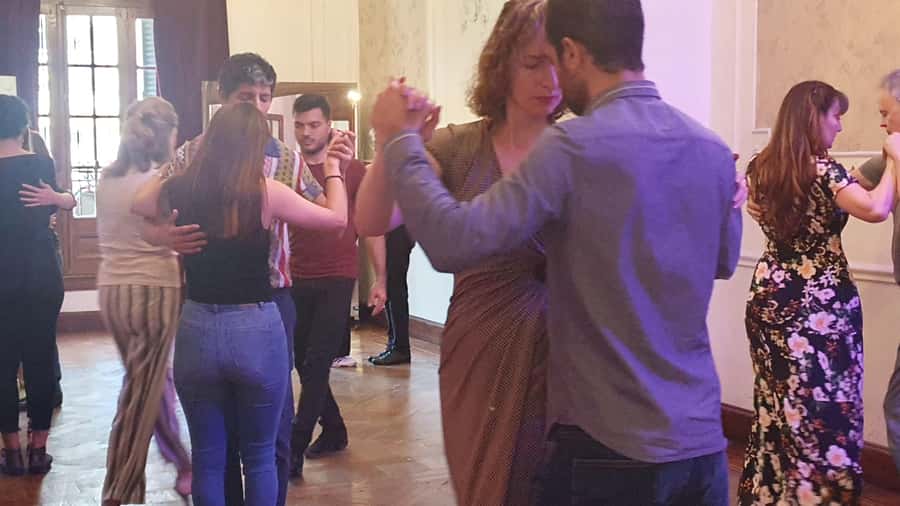 Buenos Aires: Group tango class with mate and snacks - Mate and snacks: the Buenos Aires social break that makes the class stick