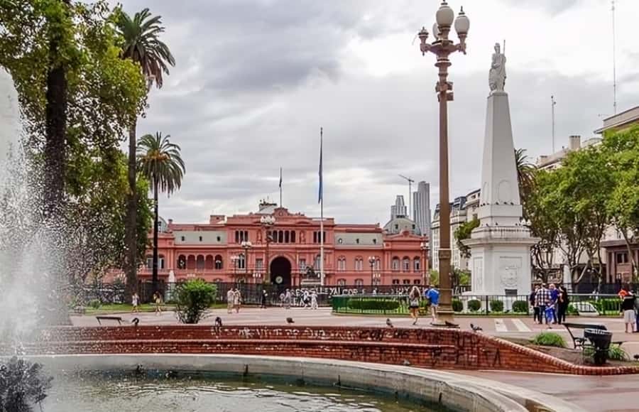 Buenos Aires : Highlights Walking Tour With A Guide - Meeting at Che Juan Hostel BA: Getting Started Without Headaches