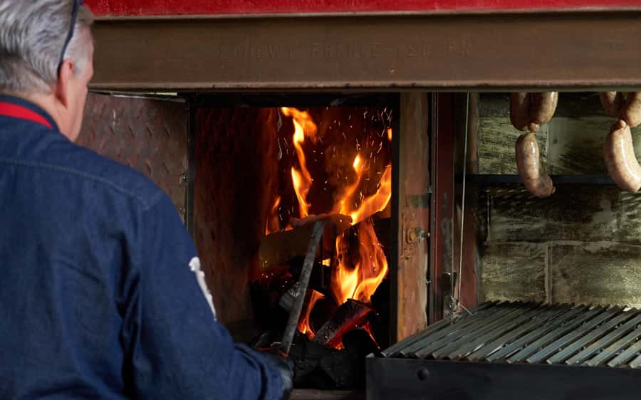 Buenos Aires: Join a Local Family for an Argentine Barbecue - The 3 Hours: Wine First, Then Eight Grill-Built Courses