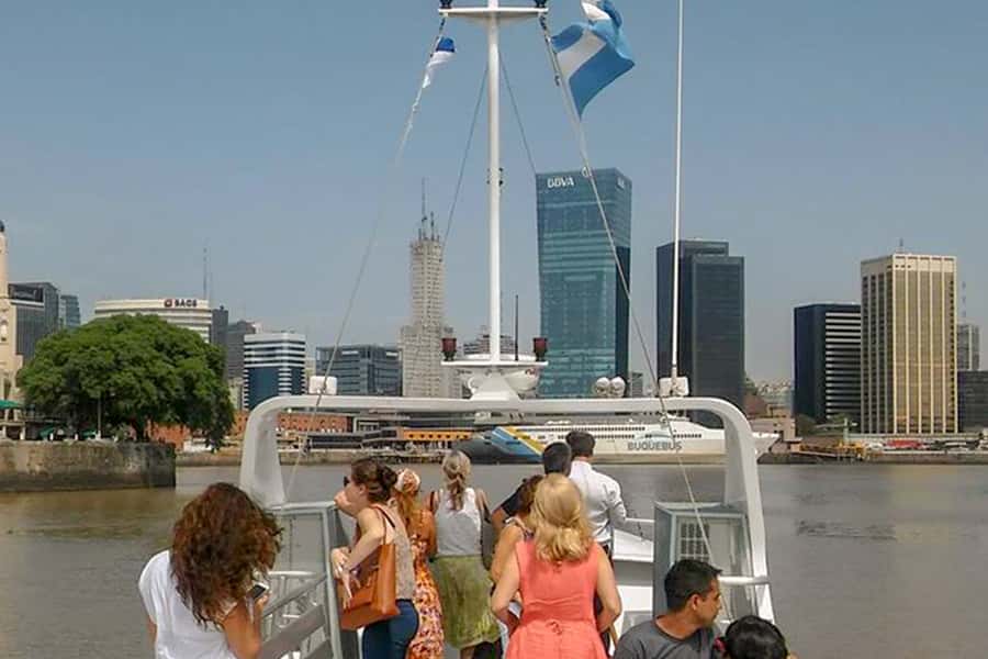 Buenos Aires: Navigation from Pto. Madero to La Boca - La Boca disembark: finding Caminito without the stress