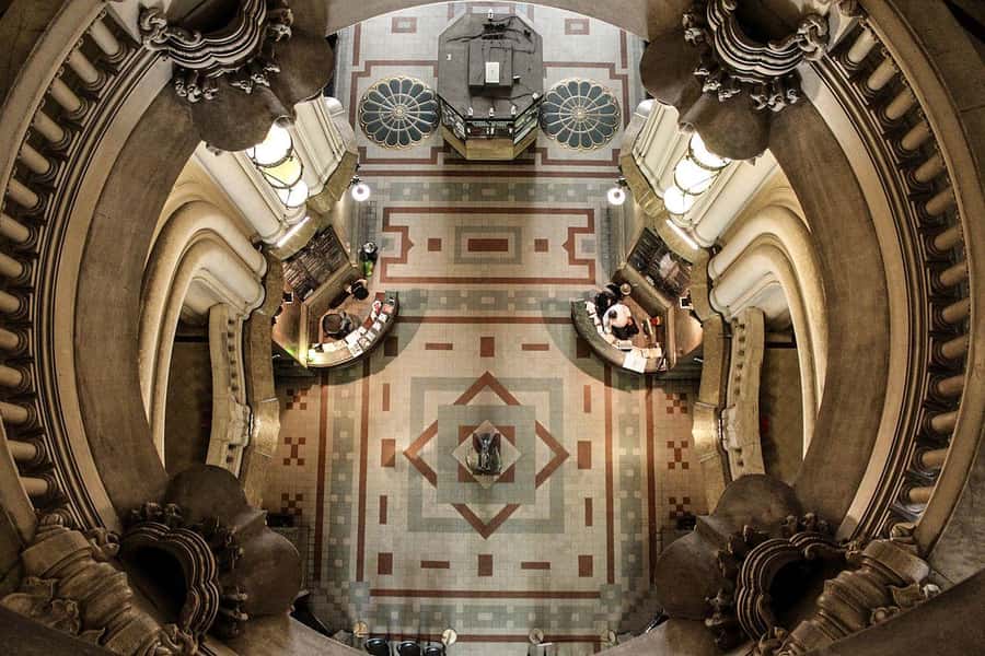 Buenos Aires: Palacio Barolo Guided Night Tour with Wine - The elevator-to-lighthouse climb: plan your energy and posture