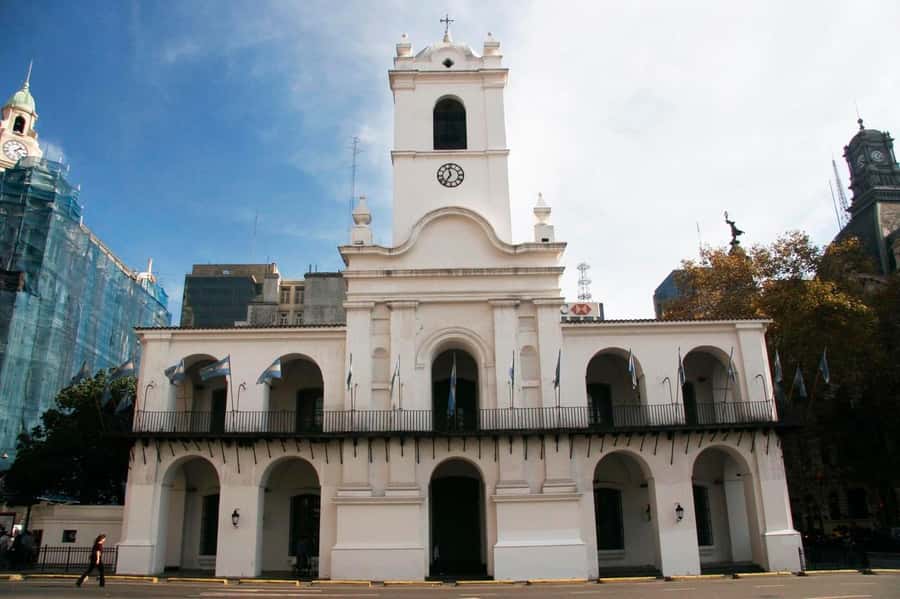 Buenos Aires: Panoramic Bus Tour - La Boca and Caminito: tenements, color, and Boca Juniors passion