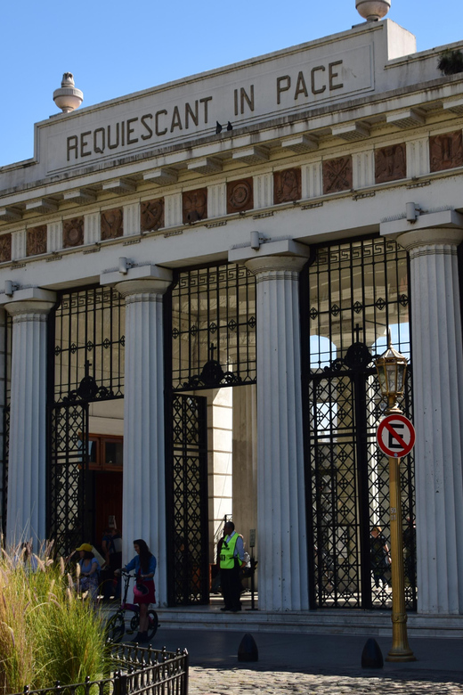 Buenos Aires: Private City Tour by Car with Hotel or Pickup - Recoleta Cemetery and the Recoleta look: big-name Buenos Aires