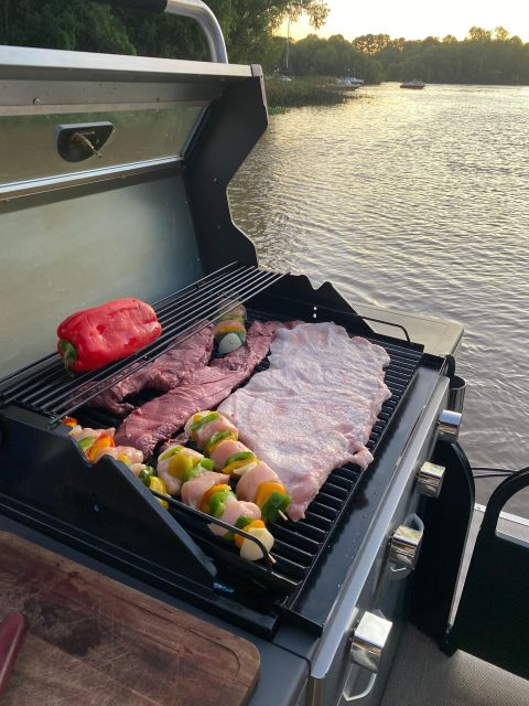 Buenos Aires: Private Delta Boat Tour with Barbecue onboard - English/Spanish Guide + Audio: Getting Context While You Sail
