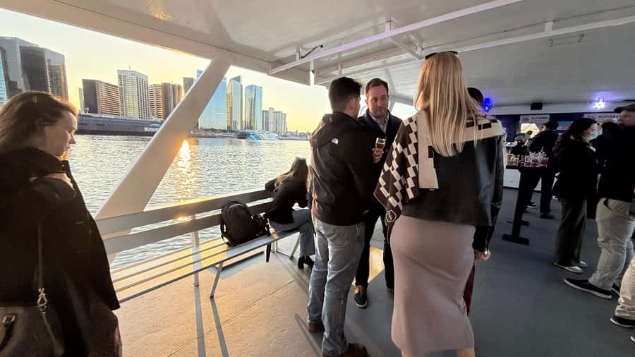 Buenos Aires: Puerto Madero Sunset Cruise with Open Bar - Two boarding options: the dock-hour tradeoff and best timing by season