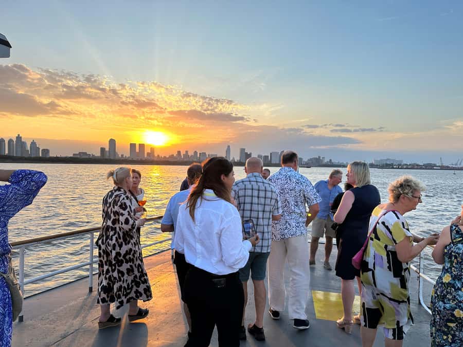 Buenos Aires: Puerto Madero Sunset Cruise with Open Bar - Meeting point, seating, and the small logistics that matter
