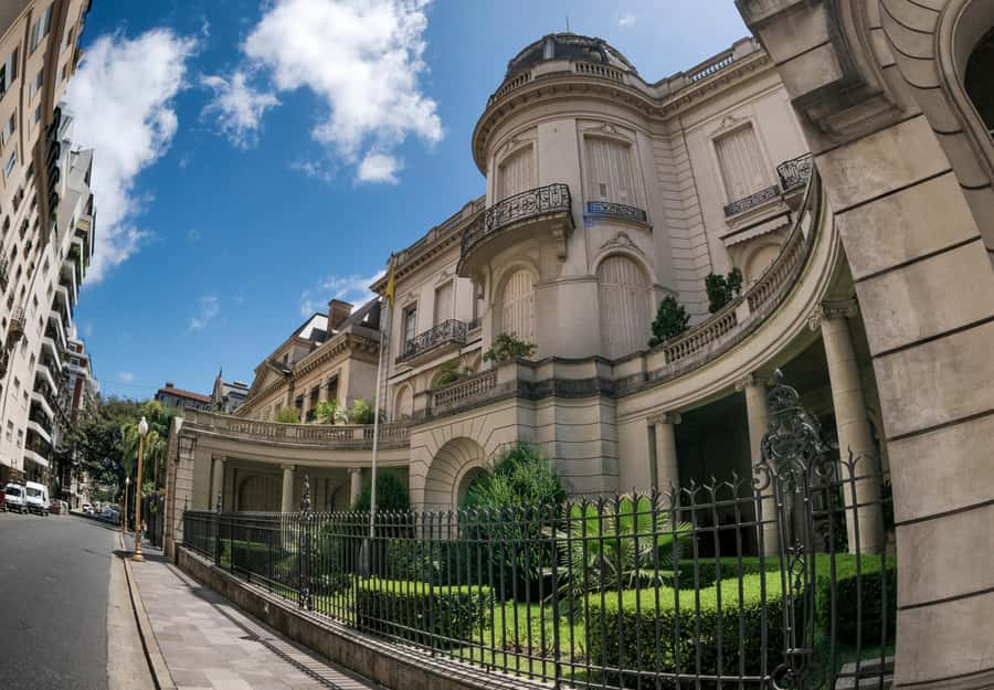 Buenos Aires: Recoleta and Retiro Tip Based Walking Tour - Value and price: why a $1 ticket can still be worth it