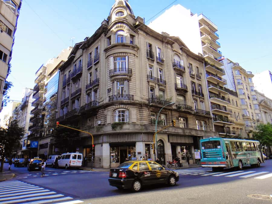 Buenos Aires: Recoleta Neighborhood Walking Tour - Museums and grand buildings: MALBA, Museo Nacional de Bellas Artes, and Palais de Glace