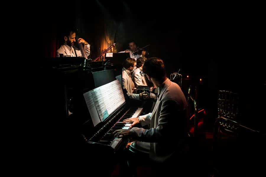 Buenos Aires: Rojo Tango Show with Optional Dinner - Rojo Tango show format: singers, six couples, and a live bandoneon sound