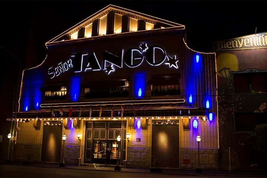 Buenos Aires: Tango Show at Señor Tango with Optional Dinner - What actually happens on stage: 40 artists, live music, and the pacing of tango