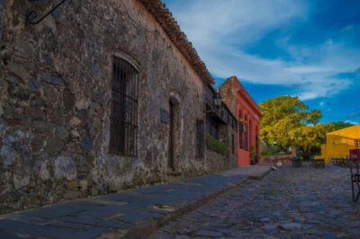 Colonia del Sacramento: Small-Group Day Trip - Meeting the port: pickup, ferry rhythm, and time estimates