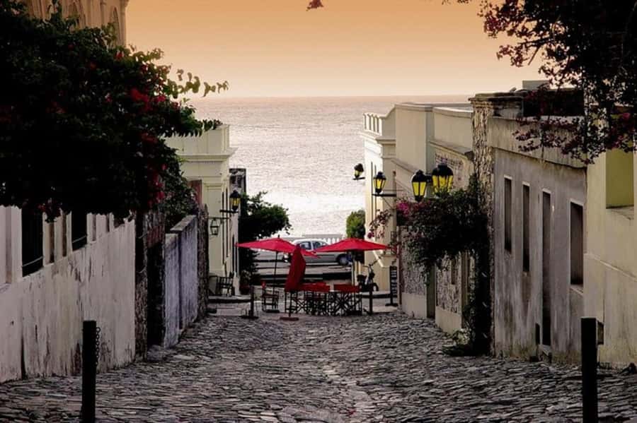 Colonia del Sacramento: Small-Group Day Trip - City walls and lighthouse views over the Rio de la Plata