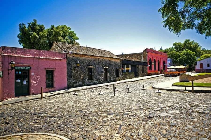 Colonia del Sacramento: Small-Group Day Trip - What the guide experience should feel like