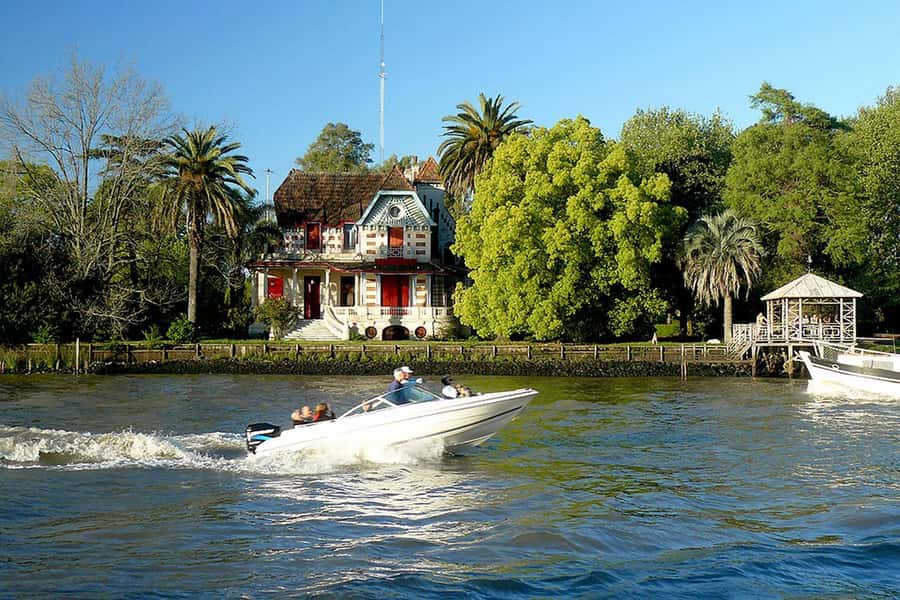 From Buenos Aires: Boat Trip to Tigre with Puerto de Frutos - The audio guide experience: Helpful on the water, but not perfect