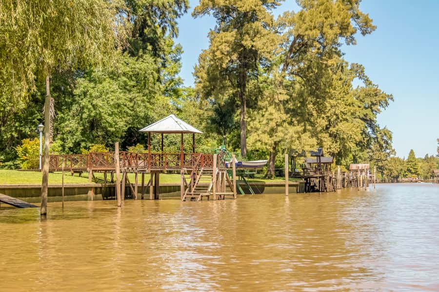 From Buenos Aires: Boat Trip to Tigre with Puerto de Frutos - Entering Tigre: The bus tour that turns the port into a town