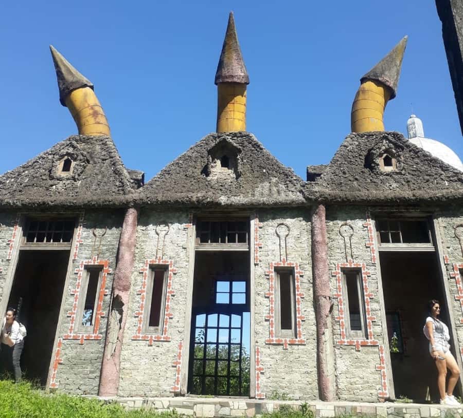 From Buenos Aires: Magical and Mysterious Campanopolis Tour - Campanópolis: a medieval citadel made from Buenos Aires castoffs