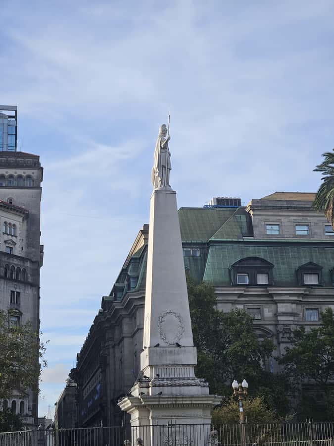 From Colonialism to Eclecticism, Buenos Aires arquitectonica - Reconquista Street and the Banco Hipotecario’s Brutalist facade