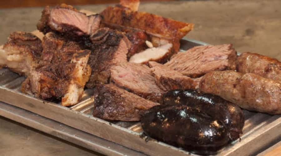 Full-Day at Santa Susana Ranch with BBQ, Drinks and Show - The food start: empanadas, wine, and the ranch welcome