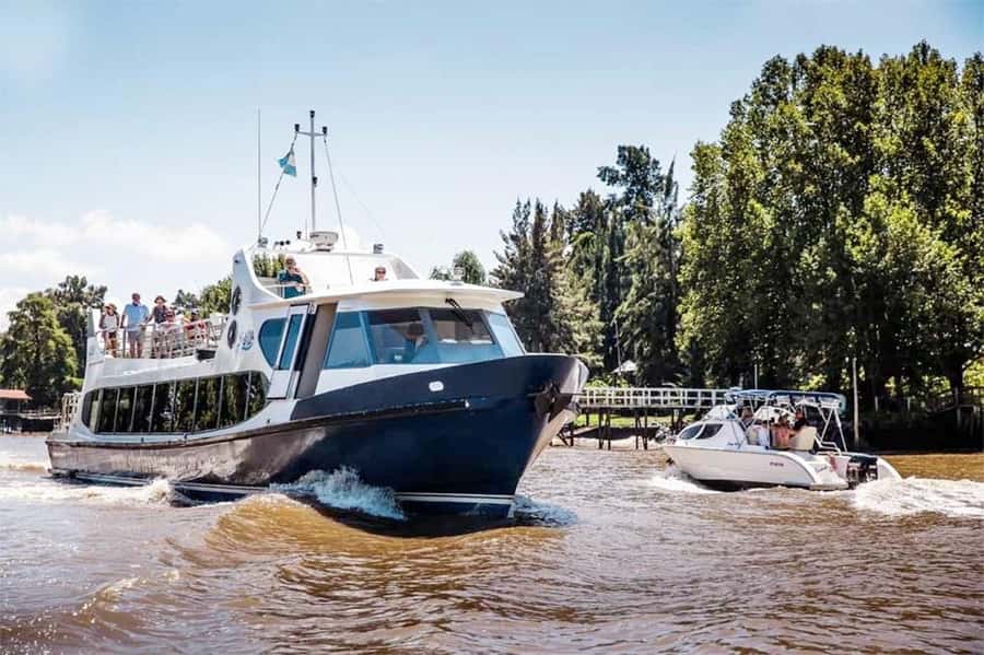 Full Day City Tour Buenos Aires, Recoleta Cemetery and Tigre - Plaza de Mayo to Avenida de Mayo: seeing power and pace fast
