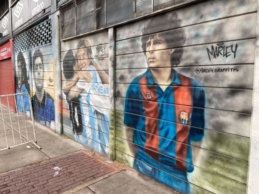 Maradona Tour: Murals, Chapel, Stadium, Museum, Casa D10S - Maradona chapel and La Paternal murals: the fan side you can see
