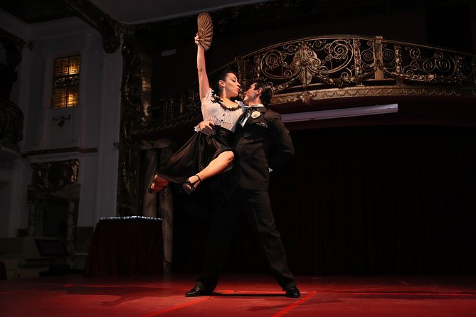 Palacio Tango: Tango Show at the Piazzolla Theater - Tango class: a fun extra, not the main event