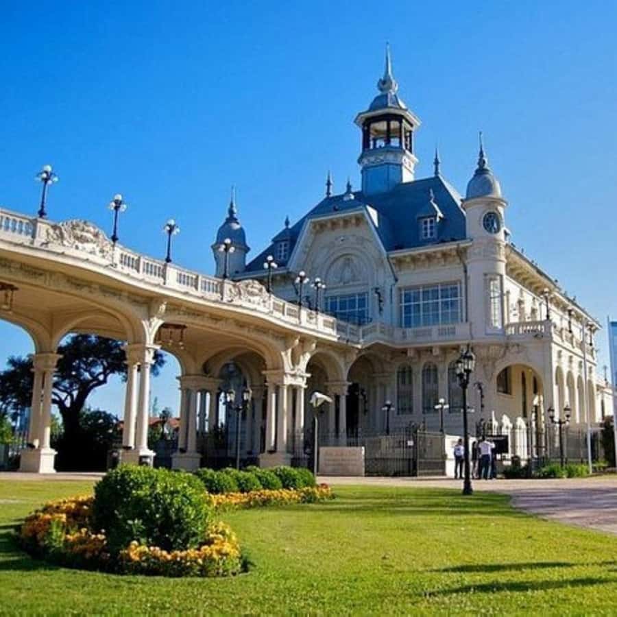 Private City Tour of Buenos Aires + Tigre Delta - Avenida de Mayo and San Telmo Market: a city-walk intermission