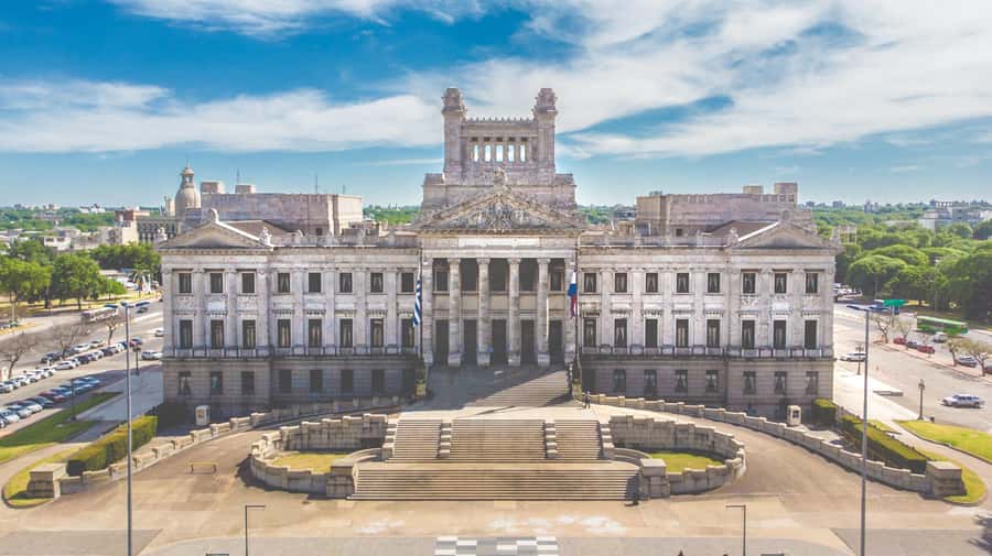 Private Fullday Trip to Montevideo from Buenos Aires - Crossing the Río de la Plata: use the 3 hours both ways