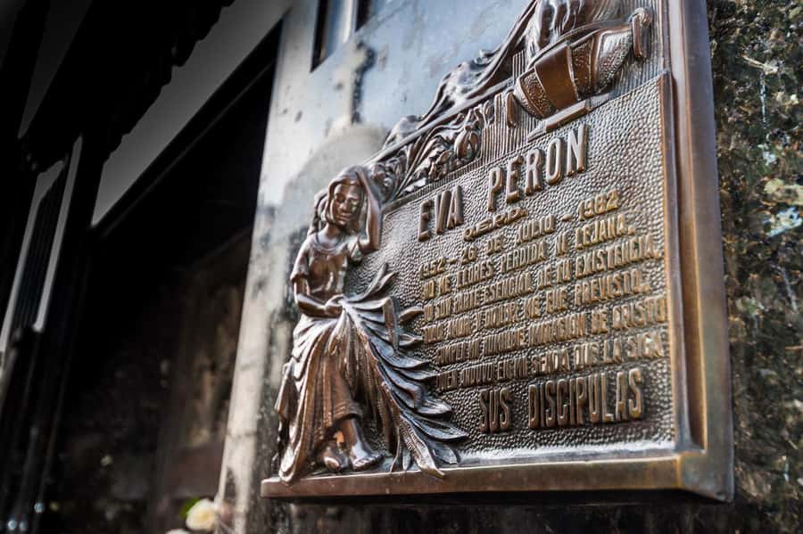 Recoleta & Cemetery for curious people - The walk that explains the city’s Parisian ambition
