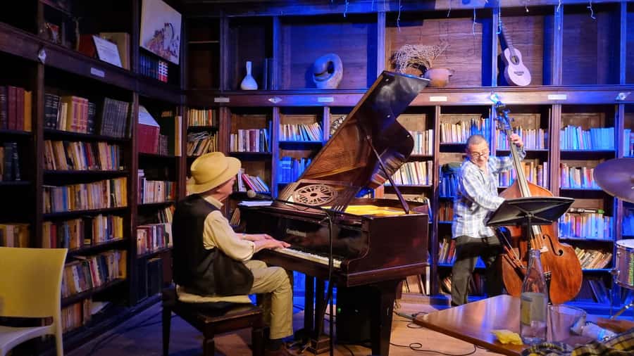 Recoleta Walking Tour and Live Jazz Show - Recoleta at Night Starts at the Bellas Artes Museum