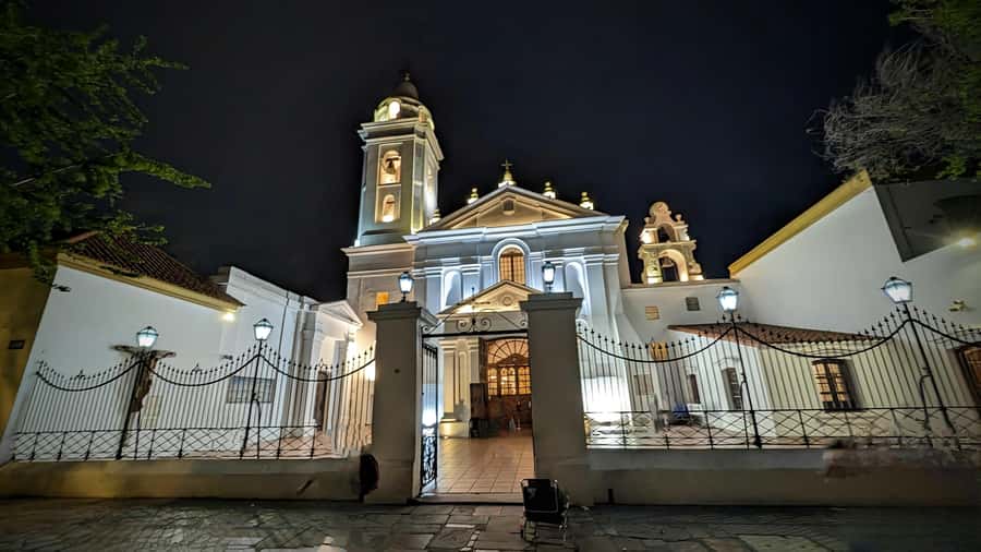Recoleta Walking Tour and Live Jazz Show - Who this tour is for (and who should pick something else)