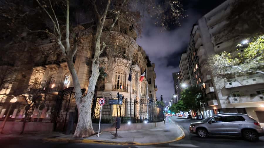 Recoleta Walking Tour and Live Jazz Show - Walking Recoleta with Luz: how the neighborhood tells a story