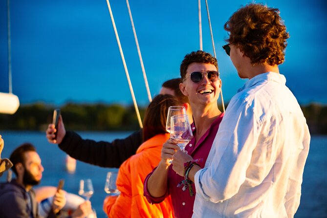 Sailing with Wine Tasting in Buenos Aires - Why this Río de la Plata wine cruise feels different