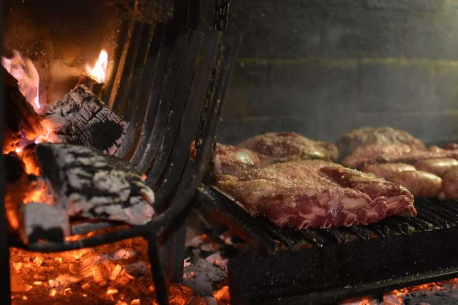 Secrets of Asado in Buenos Asado, BBQ and Dinner - The meat menu: short ribs and sirloin, explained while you eat