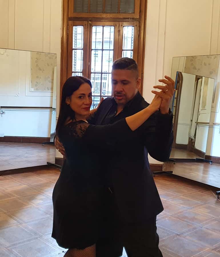Tango Lesson in Buenos Aires with professional dancers - Your One-Hour Tango Lesson: What Fills the Time