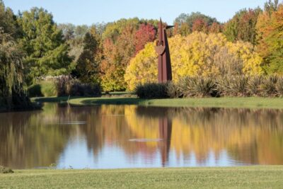 Tigre: sailing and hiking around El Descanso Island - Open-air art you can actually walk around