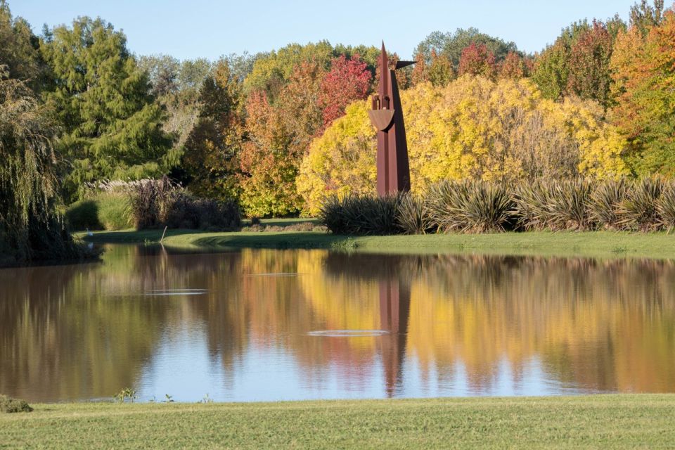 Tigre: sailing and hiking around El Descanso Island - Open-air art you can actually walk around