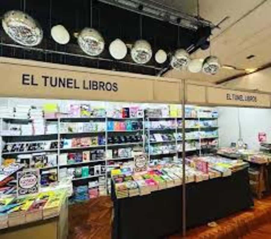 Walking Tour: Buenos Aires bookstores - The Walk Between Stops: What the 15 Minutes on Foot Gives You