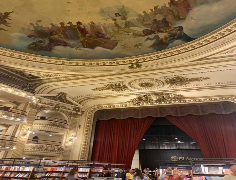 Walking Tour: Buenos Aires bookstores - Guides and Real-World Vibes: What You Can Expect From the People Leading You